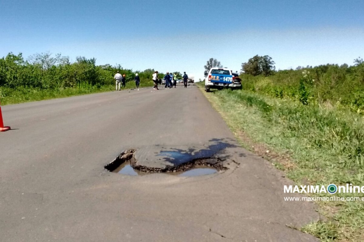 Reventaron un neumático en un pozo de ruta 20 y chocaron de frente con una camioneta