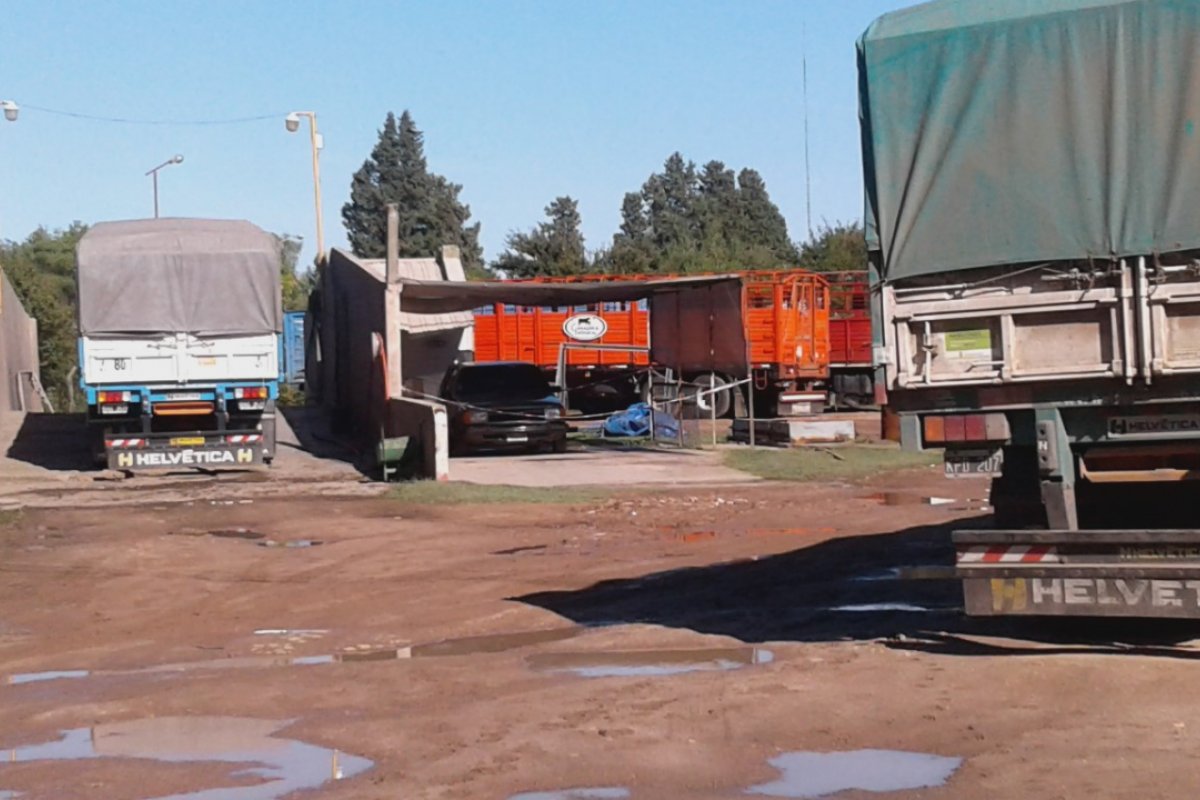 El auto sospechoso en el lavadero