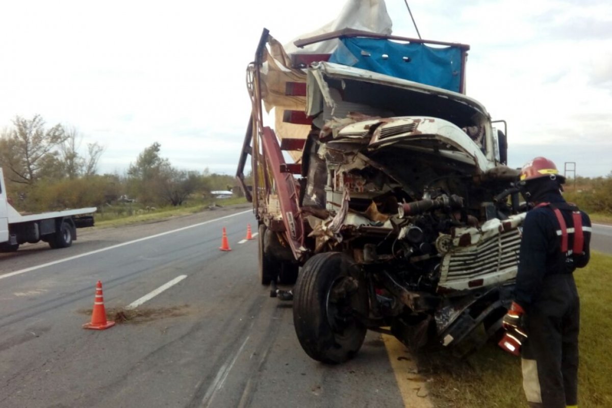 Estado en el que quedó uno de los camiones