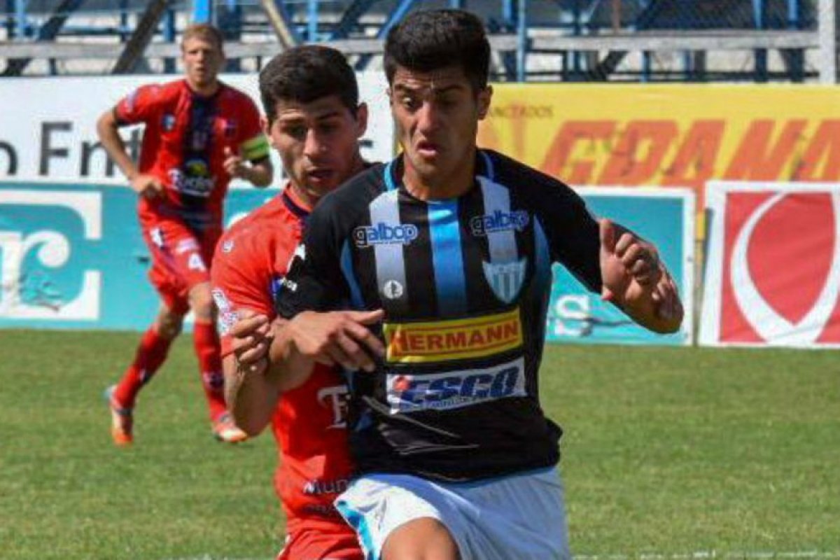 Leandro Fern&aacute;ndez, uno de los pocos experimentados, que presentar&aacute; el Decano desde el arranque.