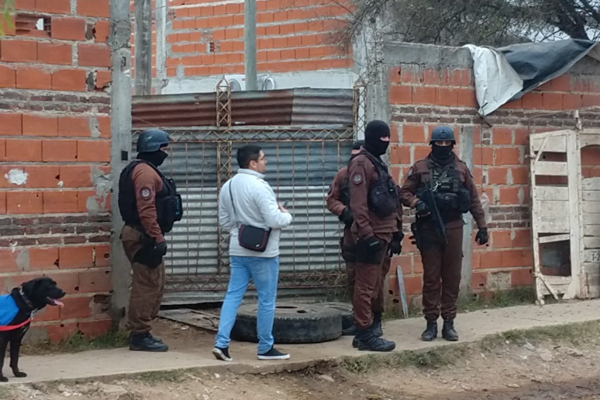 Allanamiento en la zona norte de la ciudad Allanamiento en la zona norte de la ciudad