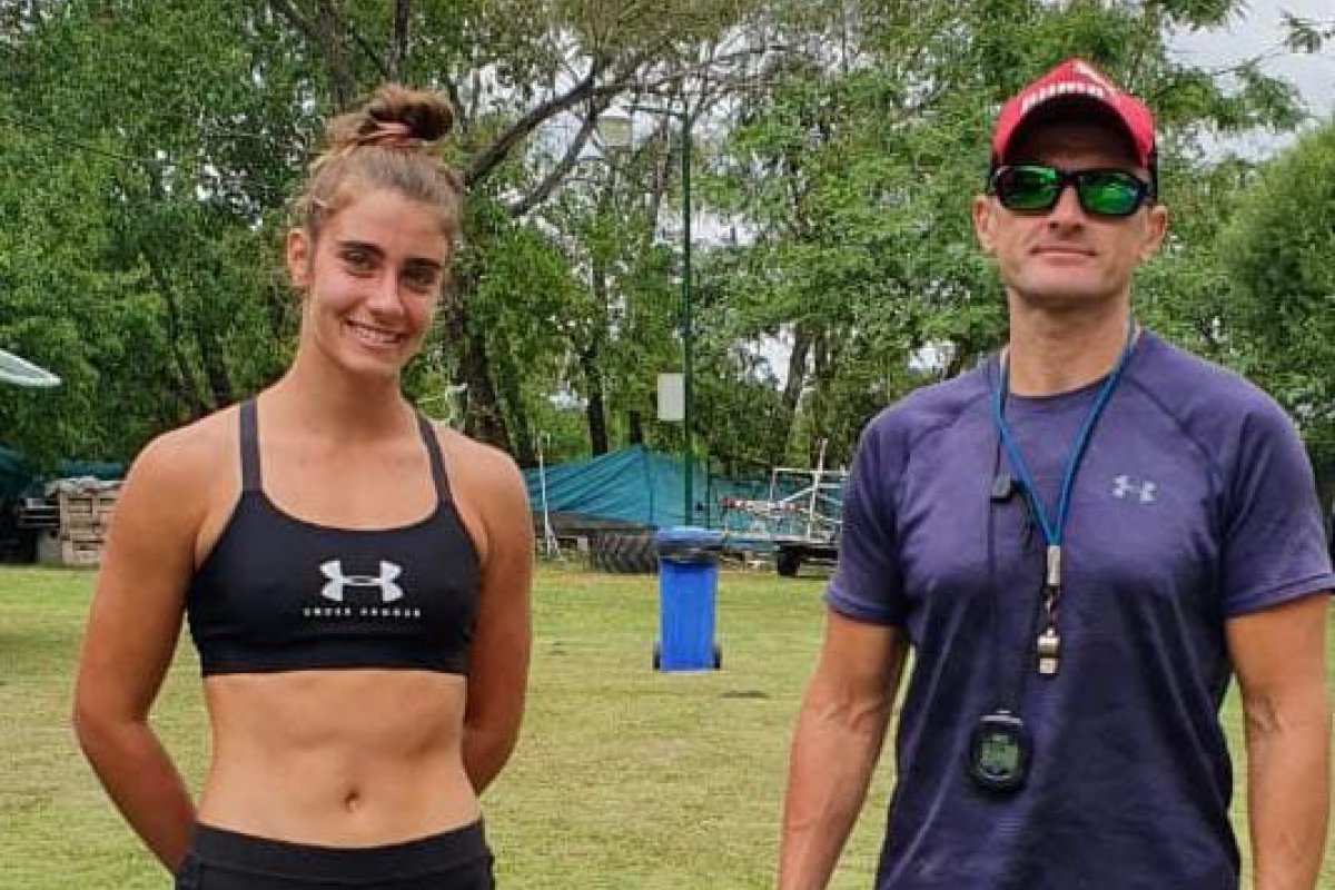 Martina Vela y el ucraniano Román Vilchenko en las instalaciones del club Regatas.