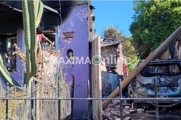 Don José no está solo: limpian los restos del incendio para reconstruir la casa del jubilado