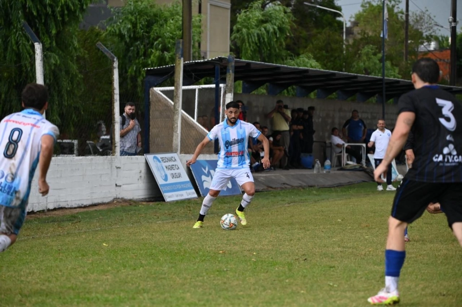 Nicol&aacute;s Trejo fue salida permanente por la derecha. Foto: Mauricio Ríos