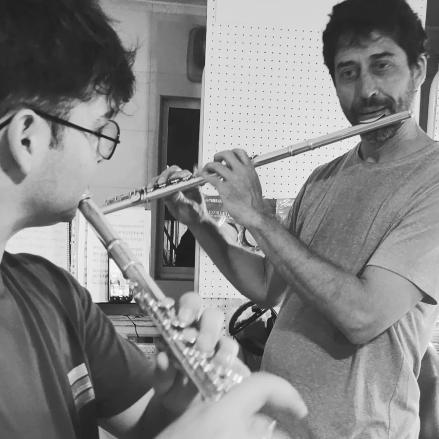 Manuel junto a su profesor, Pablo Su&aacute;rez