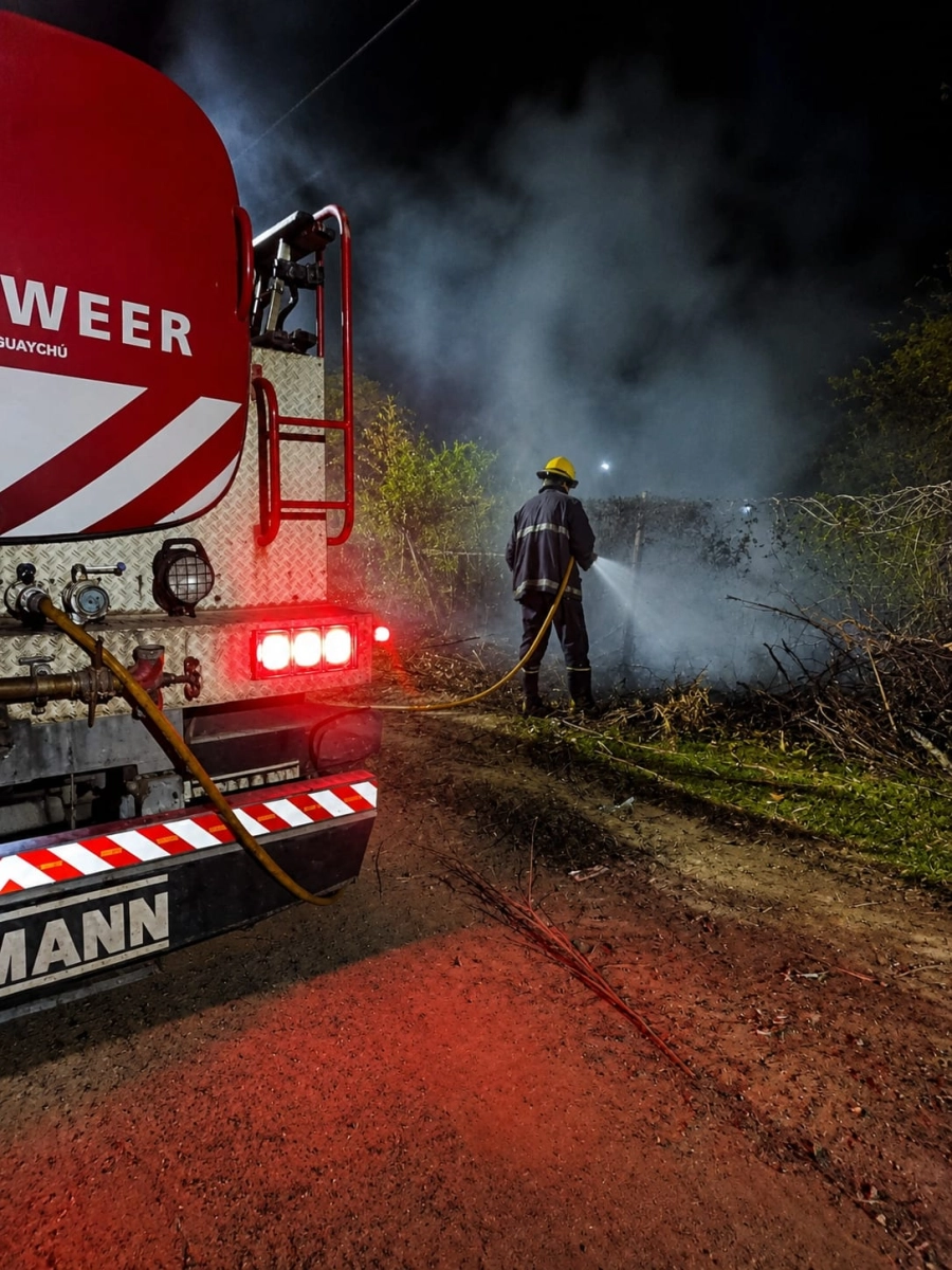 Incendio de terreno en Toto Irigoyen